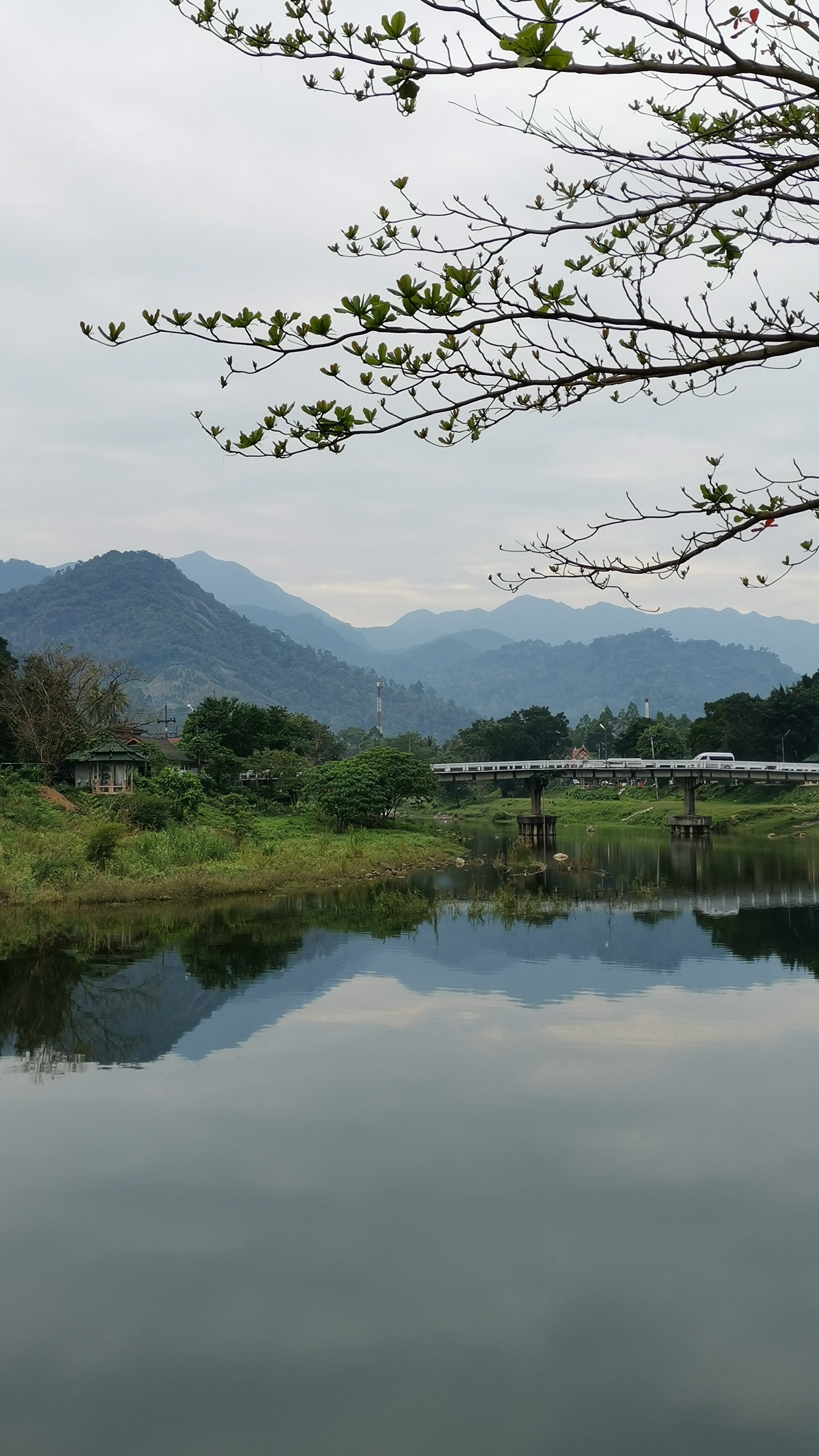 Baan Khiri Wong main overhead bridge, the Ta-Di river runs through here.